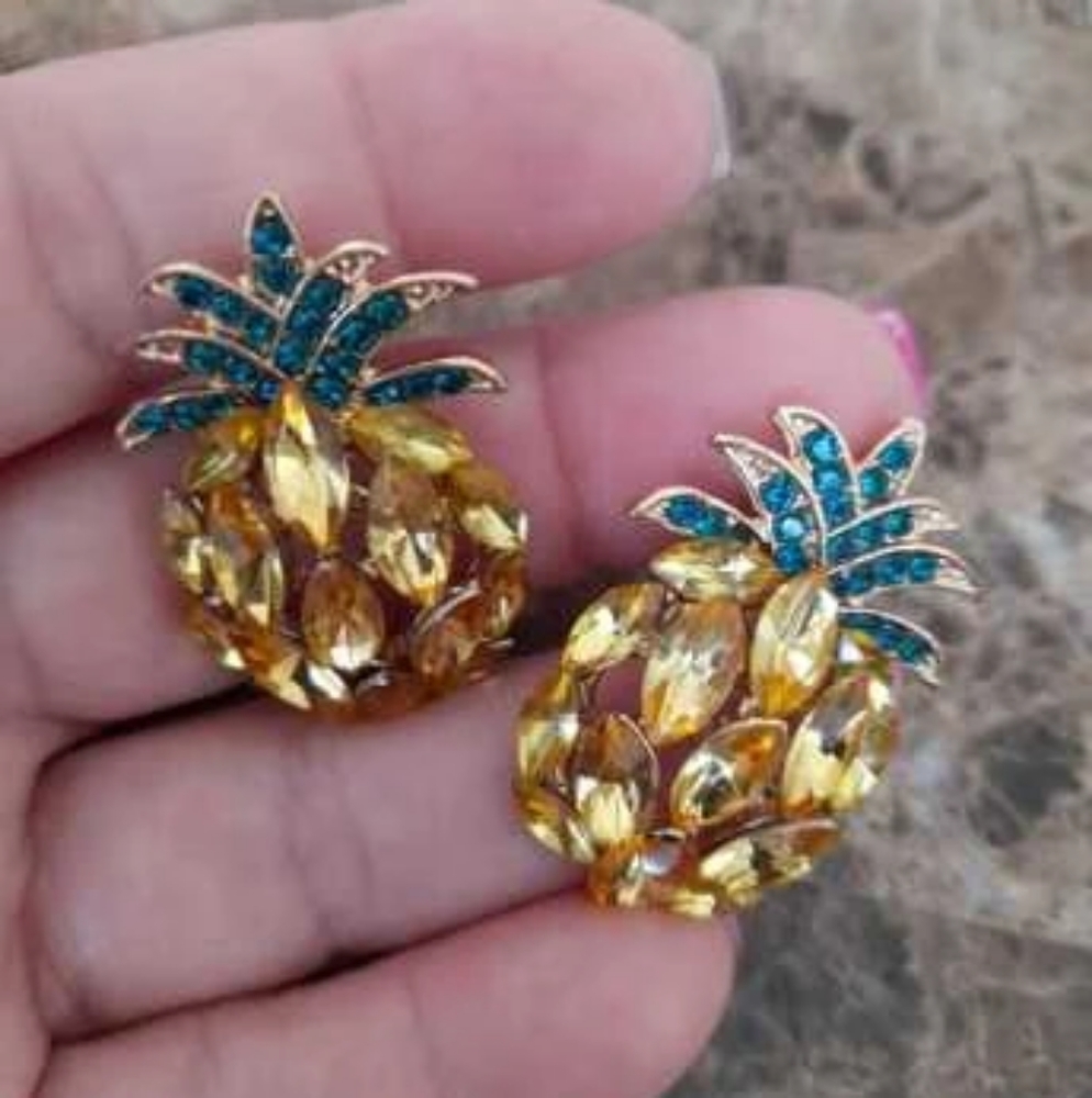 Restocked: "Ananas" Rhinestone Pineapple Design Stud Earrings - Picture 4 of 4